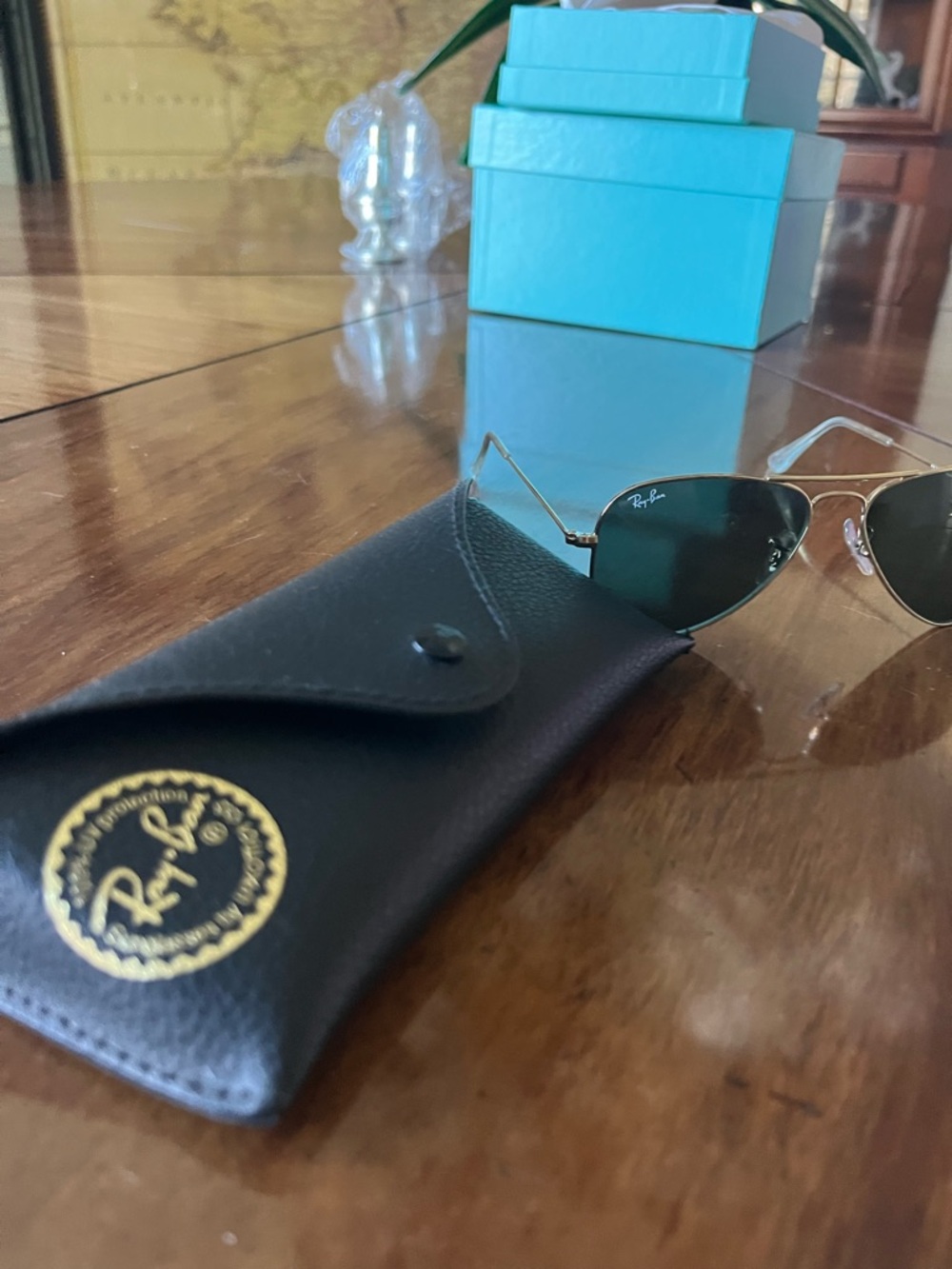 Ray-Ban Aviator Children’s Sunglasses - Gold Frame with Black Lenses - Picture 4 of 5